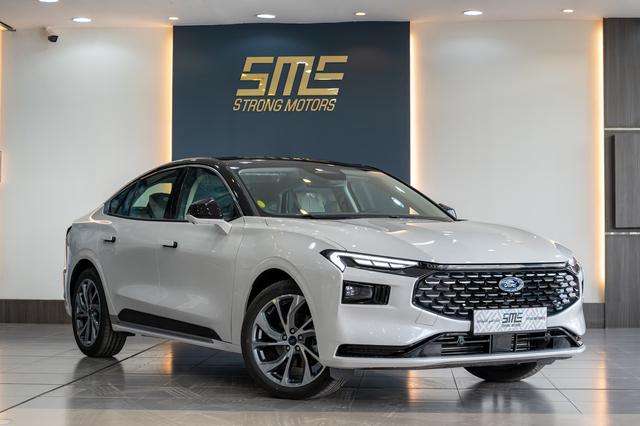 Ford Taurus Titanium White