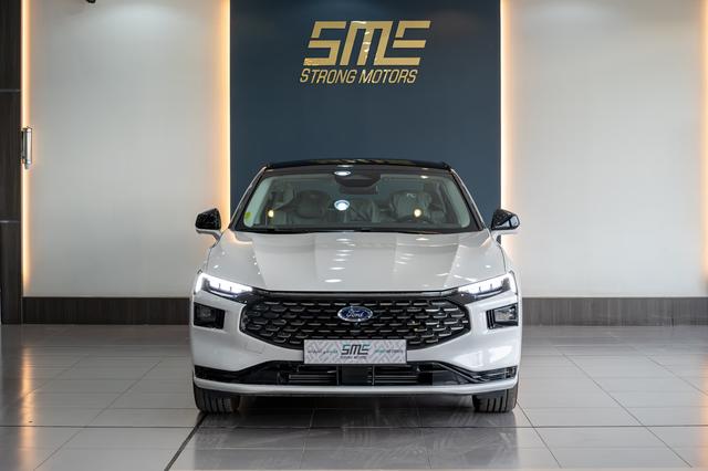 Ford Taurus Titanium White
