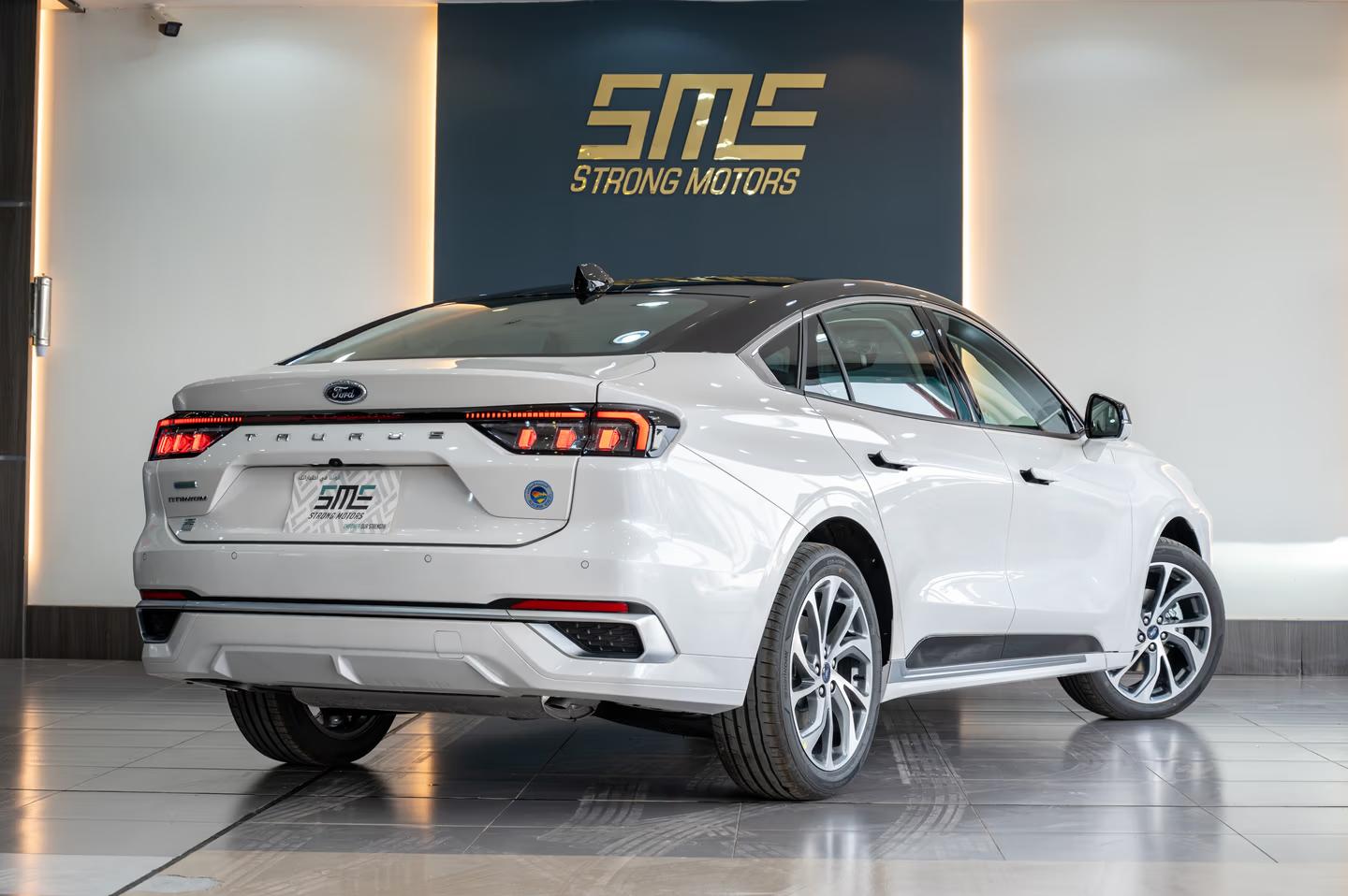 Ford Taurus Titanium White