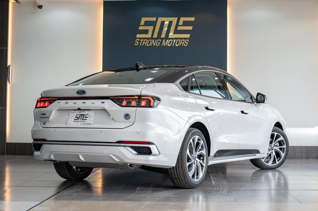 Ford Taurus Titanium White