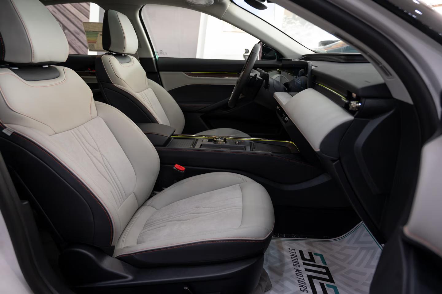 Ford Taurus Titanium White
