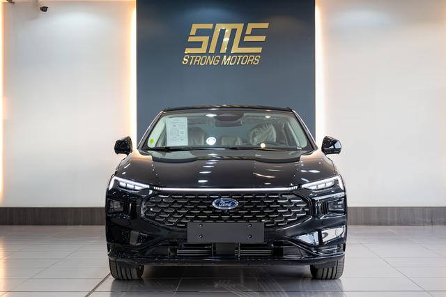 Ford Taurus Titanium Black