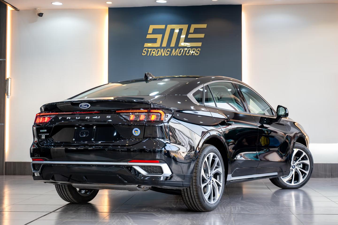 Ford Taurus Titanium Black