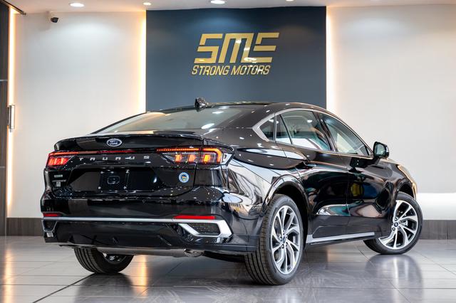 Ford Taurus Titanium Black