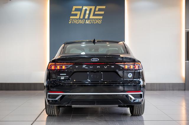 Ford Taurus Titanium Black