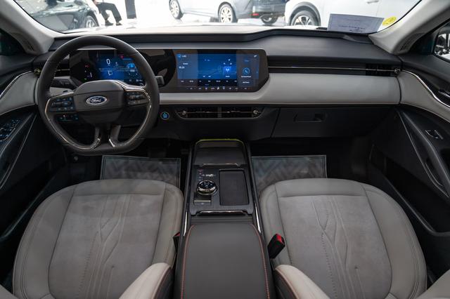 Ford Taurus Titanium Black