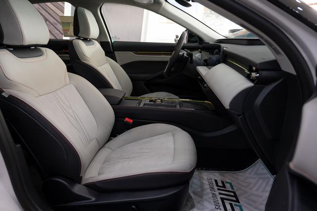 Ford Taurus Titanium Black