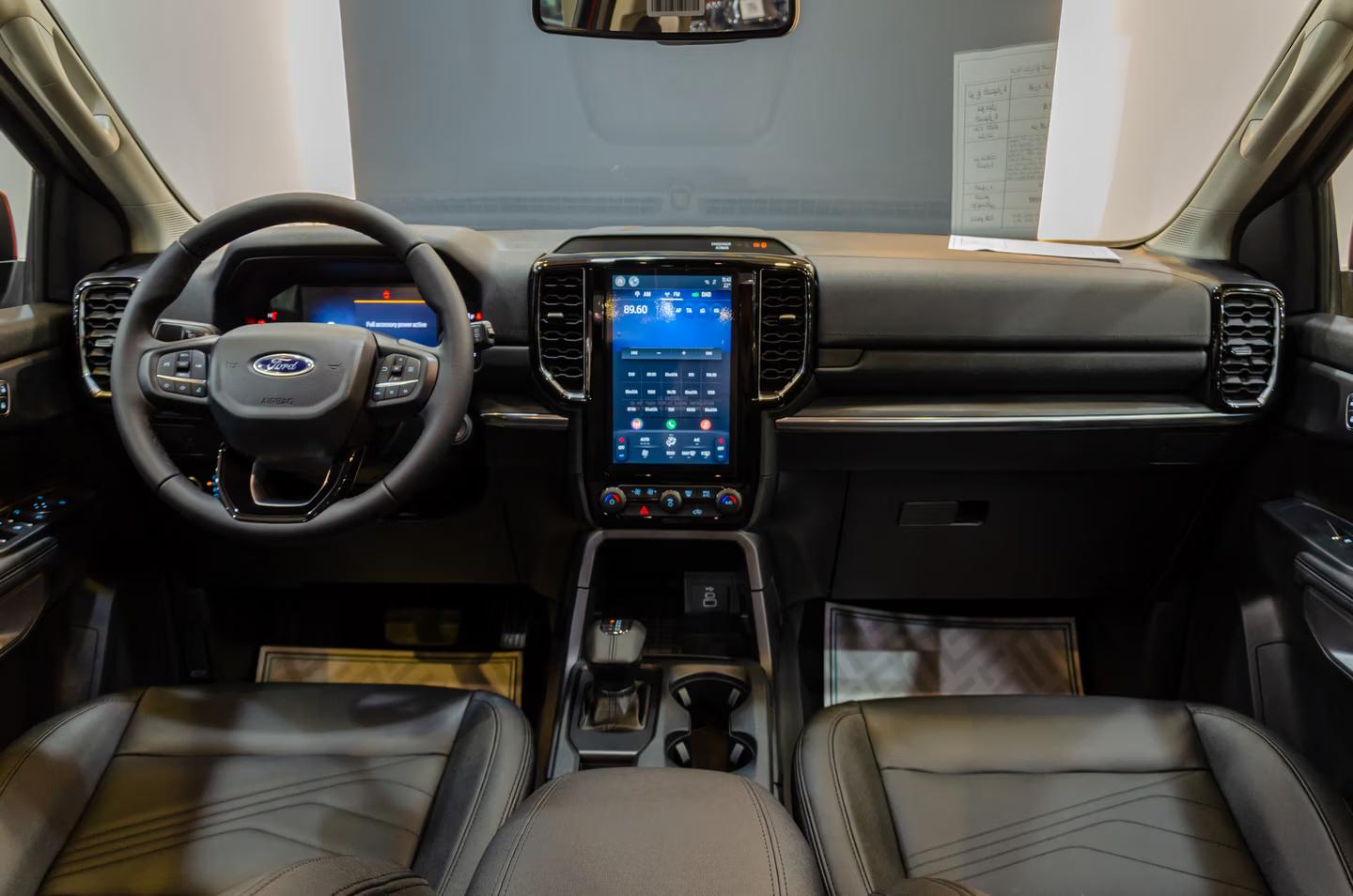 Ford Everest Standard XLS