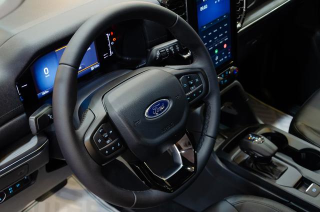 Ford Everest Standard XLS