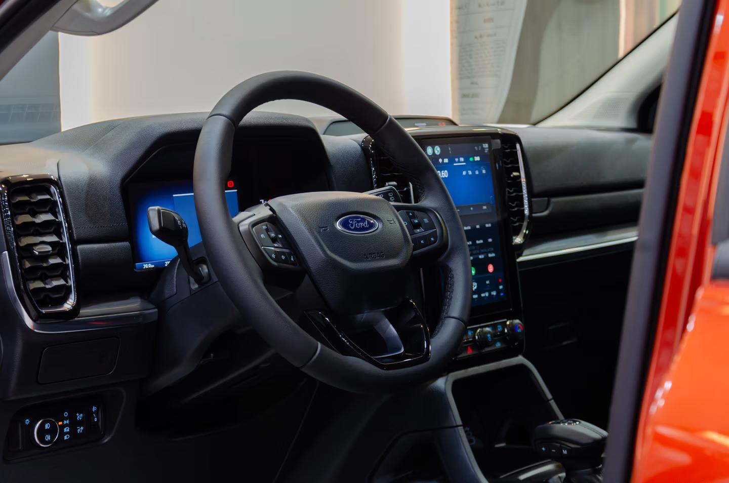 Ford Everest Standard XLS