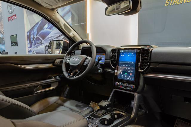 Ford Everest Standard XLS