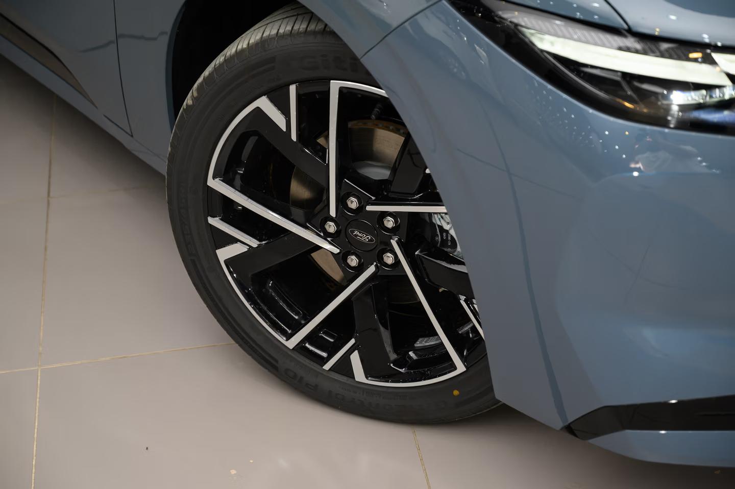 فورد تورس تيتانيوم الشكل الجديد