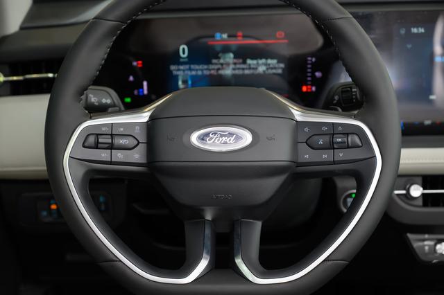 فورد تورس تيتانيوم الشكل الجديد