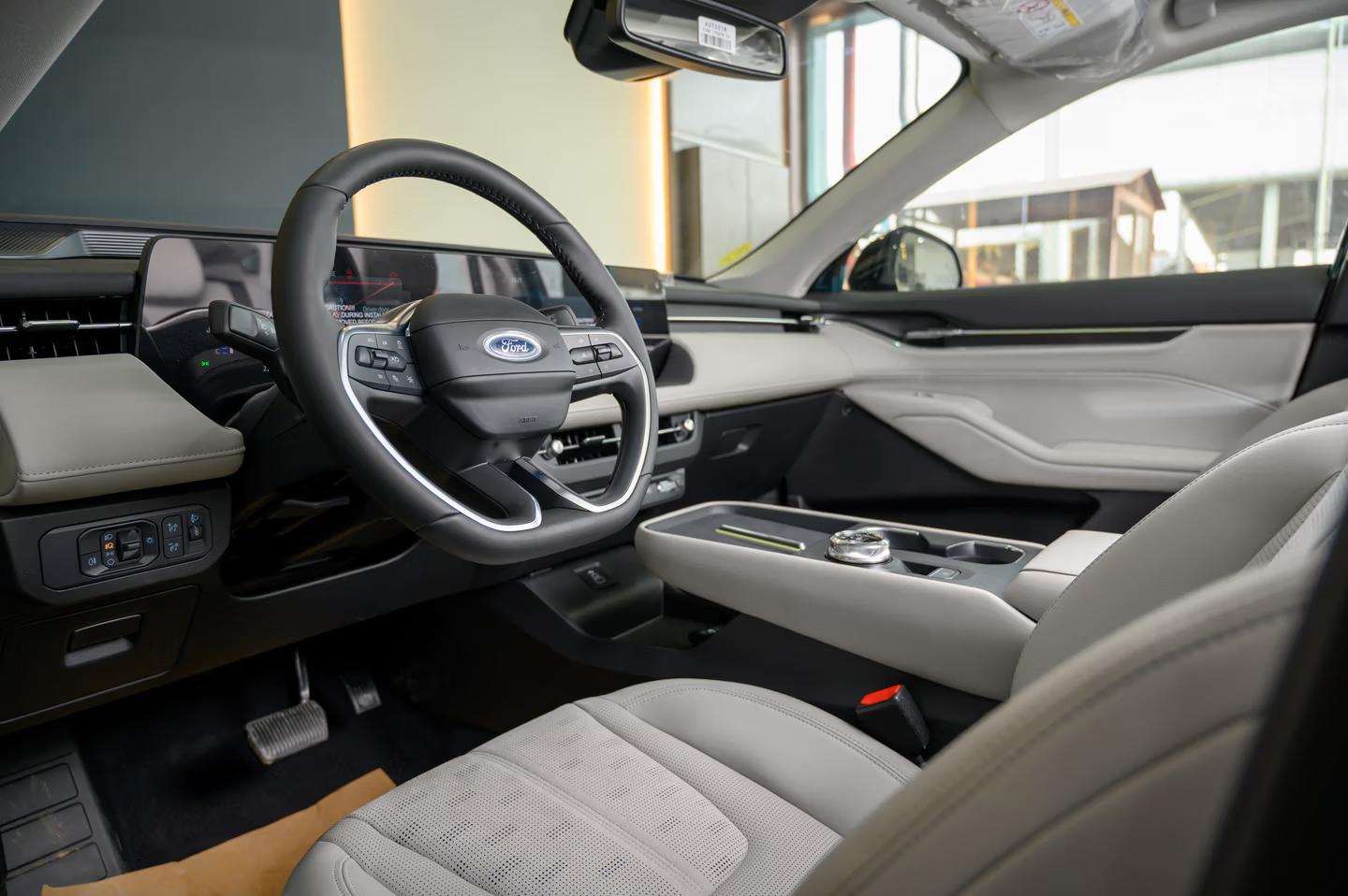 فورد تورس تيتانيوم الشكل الجديد