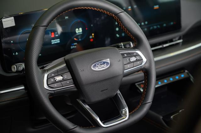 فورد تيربتوري تيتانيوم الشكل الجديد